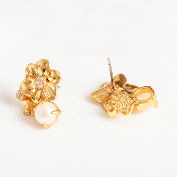 kate spade Wild Garden Pearl Flower Stud Earrings NWOT - Picture 4 of 6